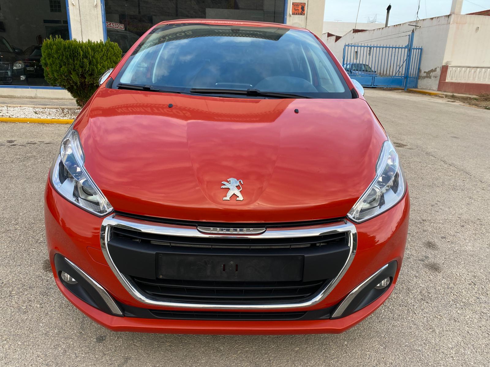 PEUGEOT 208